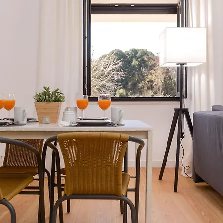 Center Gardens Apartments Apartment *