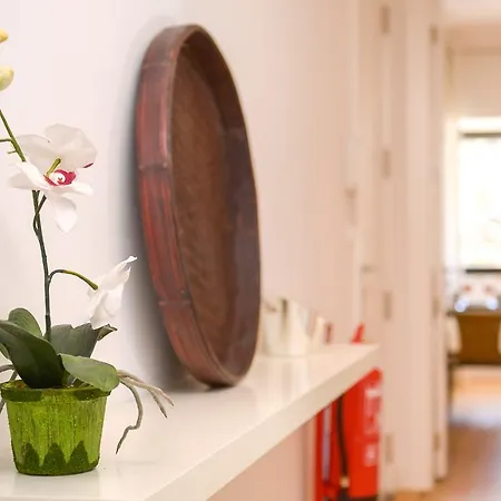 Center Gardens Apartment *